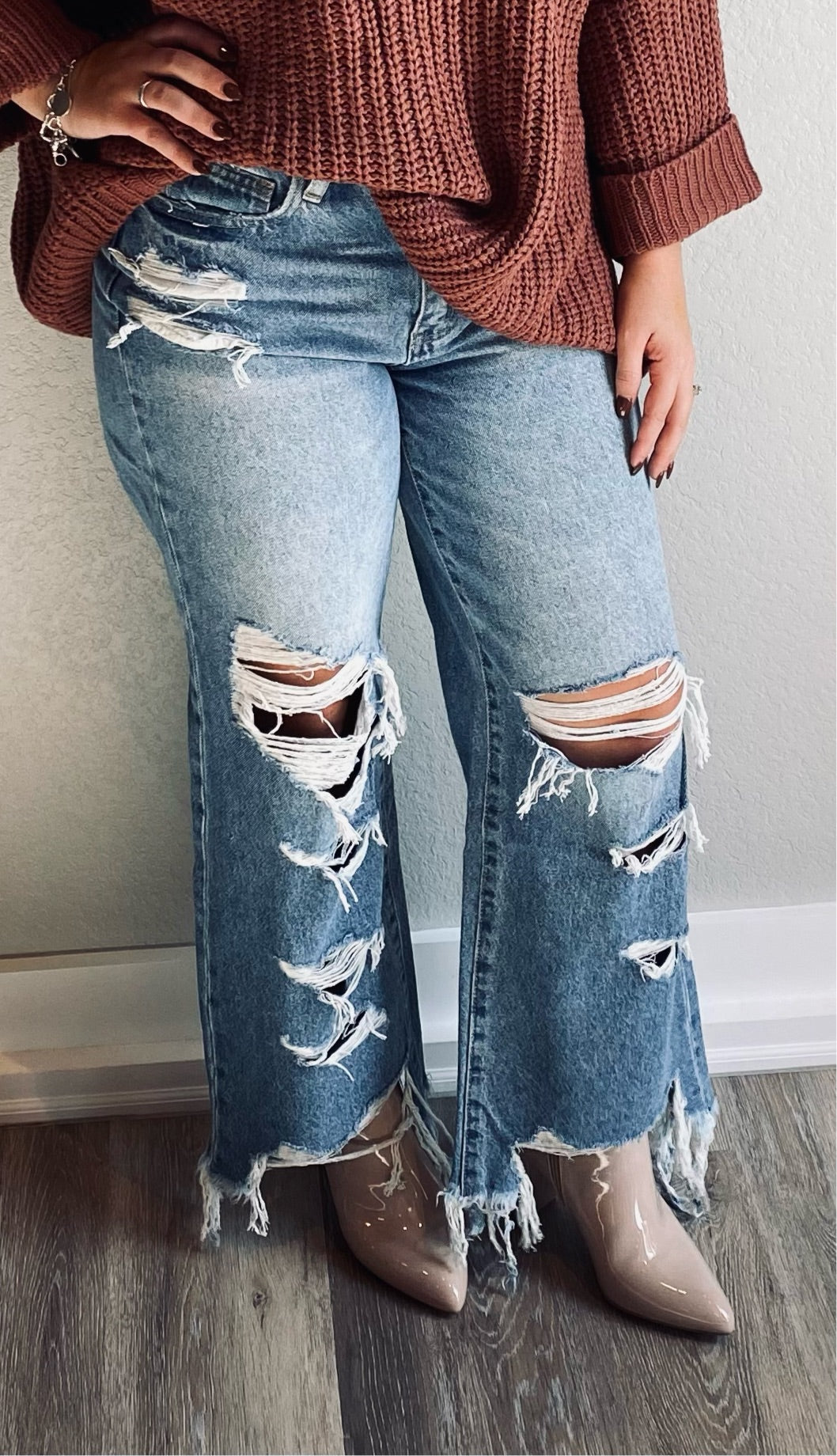 Aura Distressed Jeans